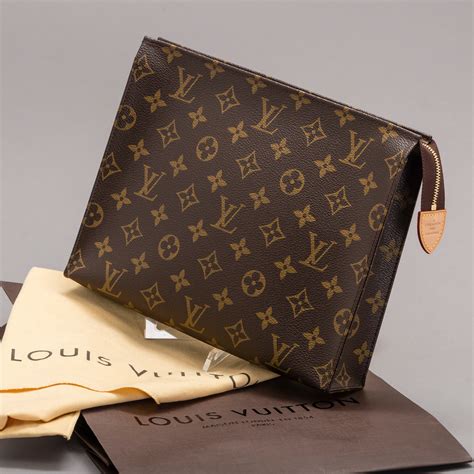 louis vuitton toiletry pouch 26|louis vuitton monogram toiletry pouch 26.